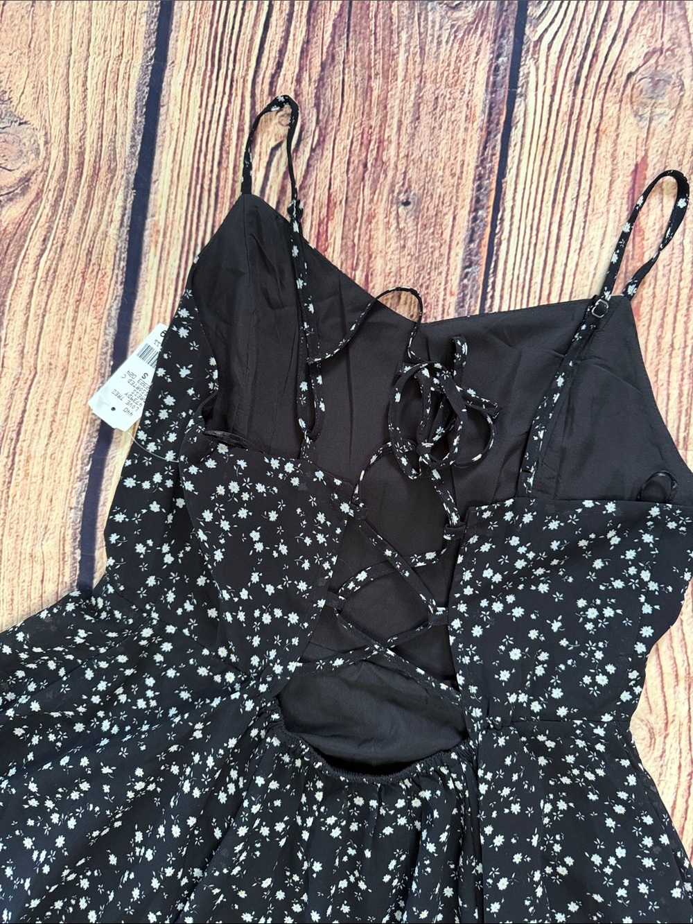 Love Tree Black Mini Dress with White Daisies Floral Print - Picture 7 of 12